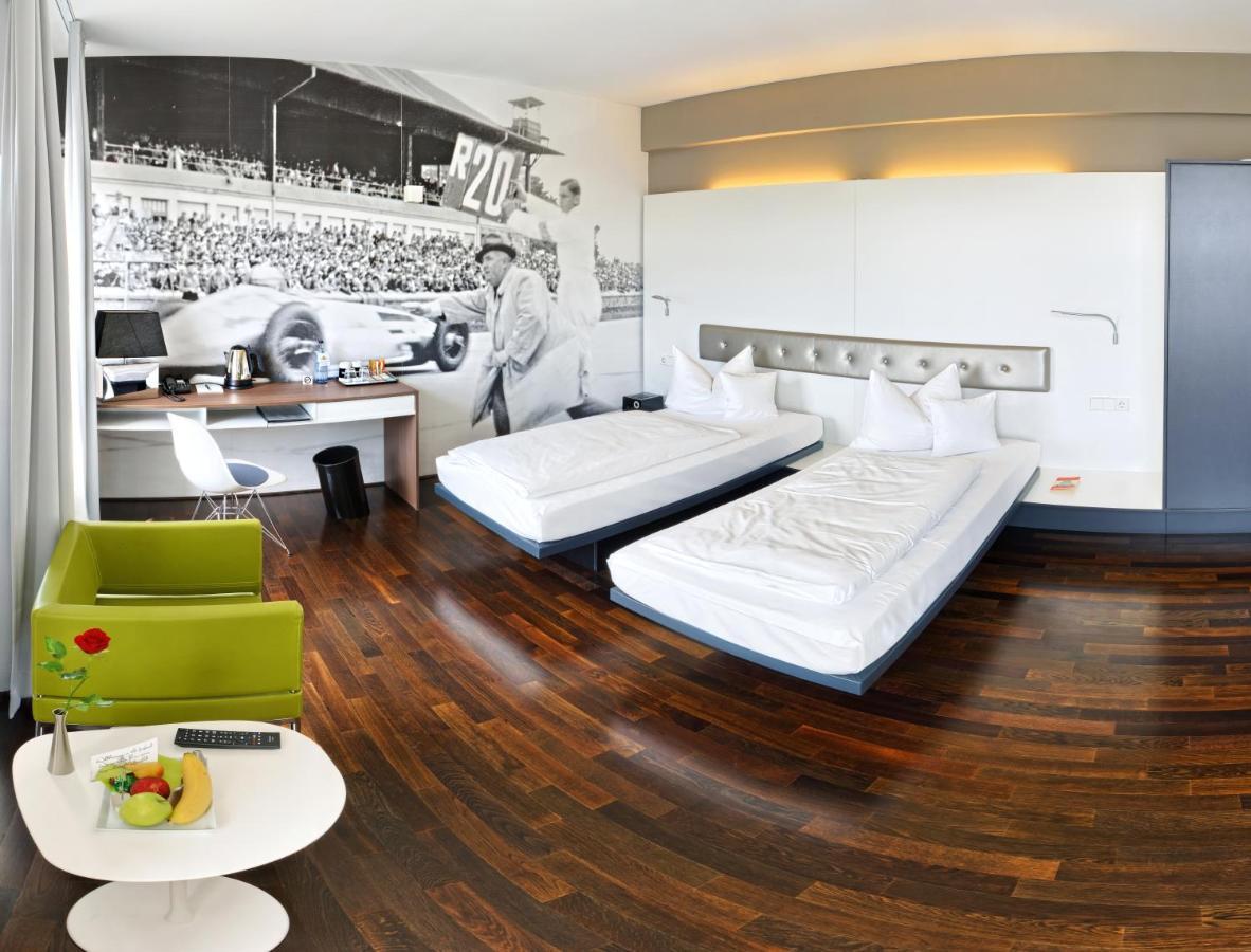 V8 Hotel Classic Motorworld Region Stuttgart Μπέμπλινγκεν Δωμάτιο φωτογραφία