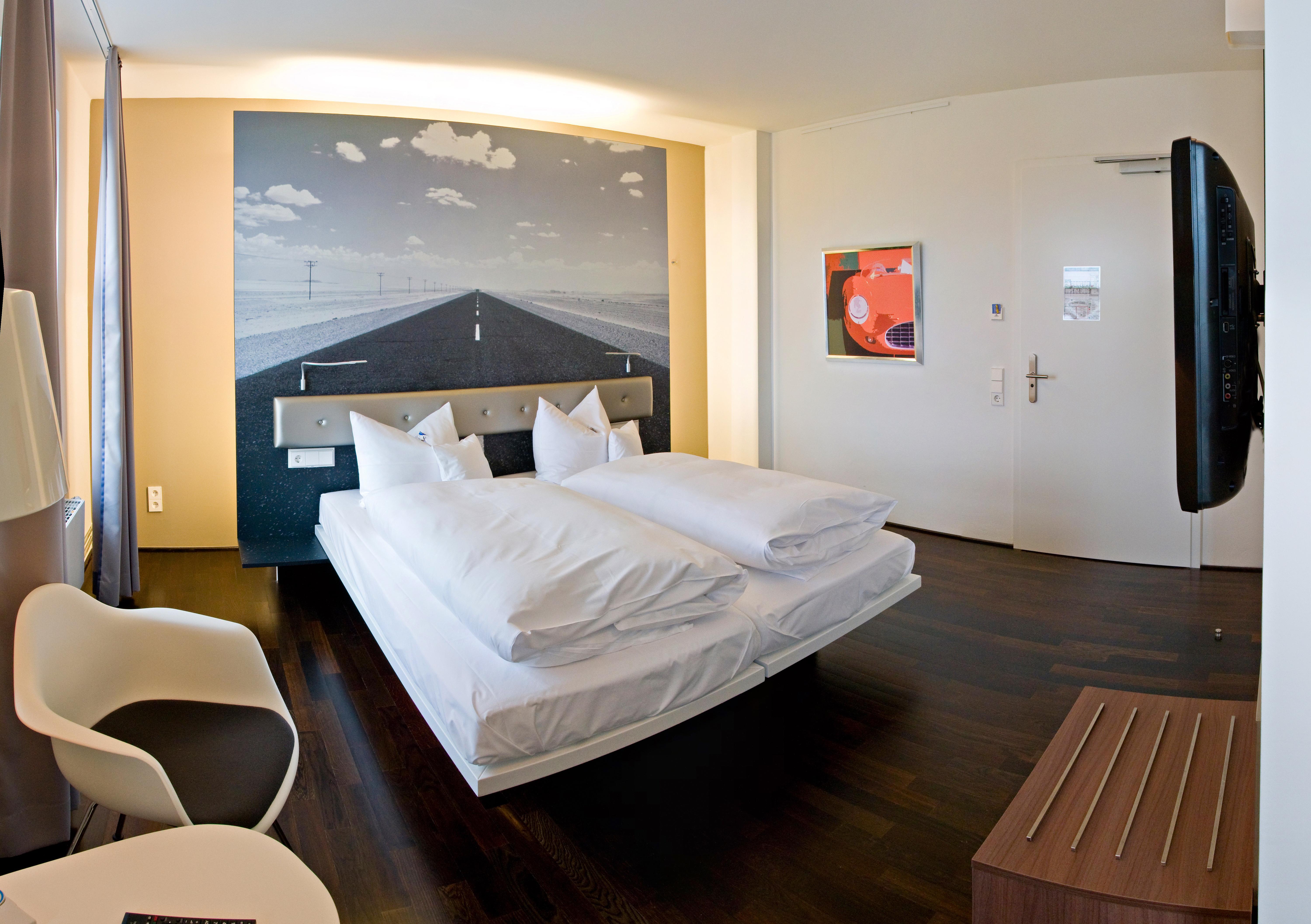 V8 Hotel Classic Motorworld Region Stuttgart Μπέμπλινγκεν Εξωτερικό φωτογραφία