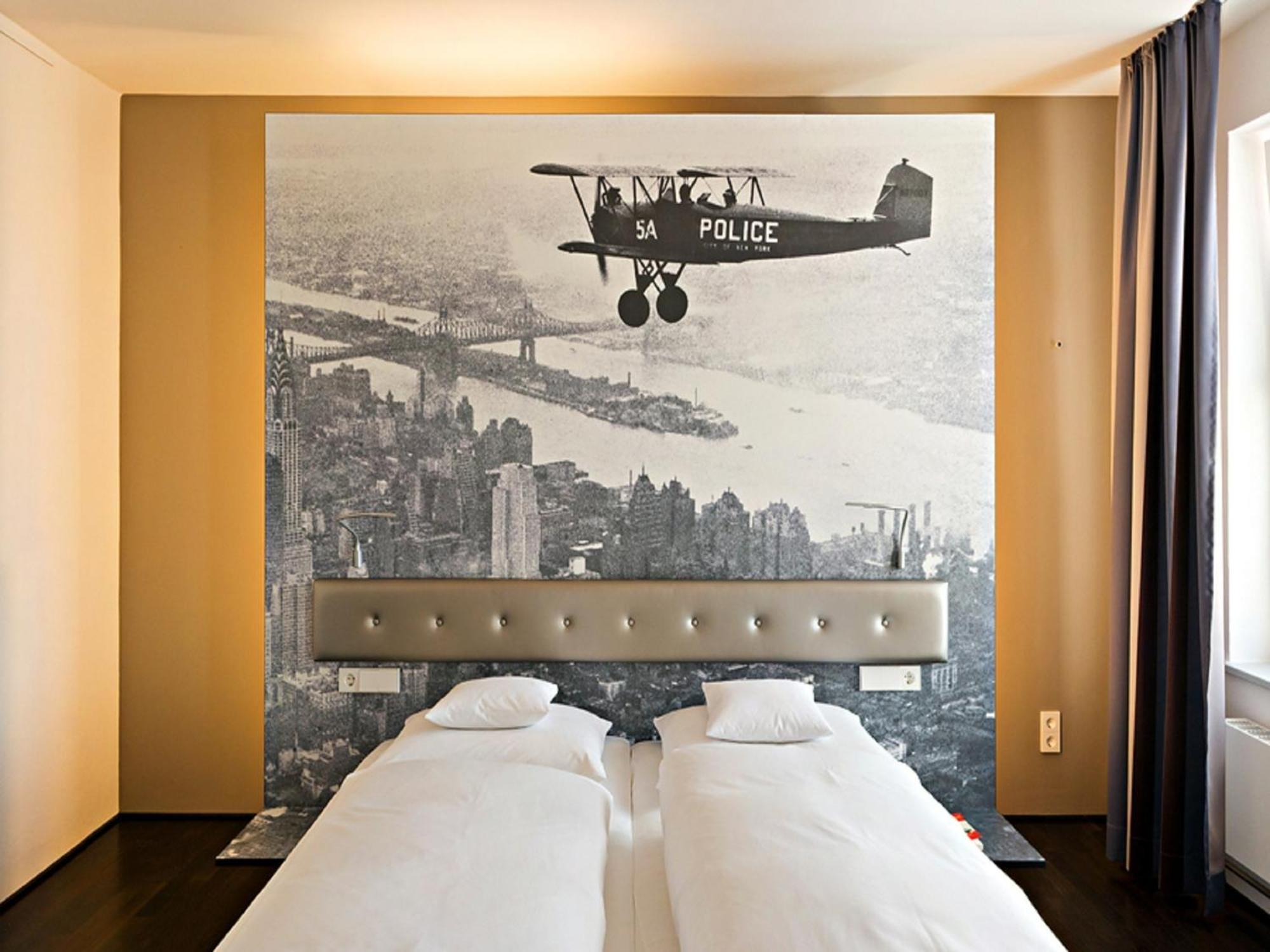 V8 Hotel Classic Motorworld Region Stuttgart Μπέμπλινγκεν Εξωτερικό φωτογραφία