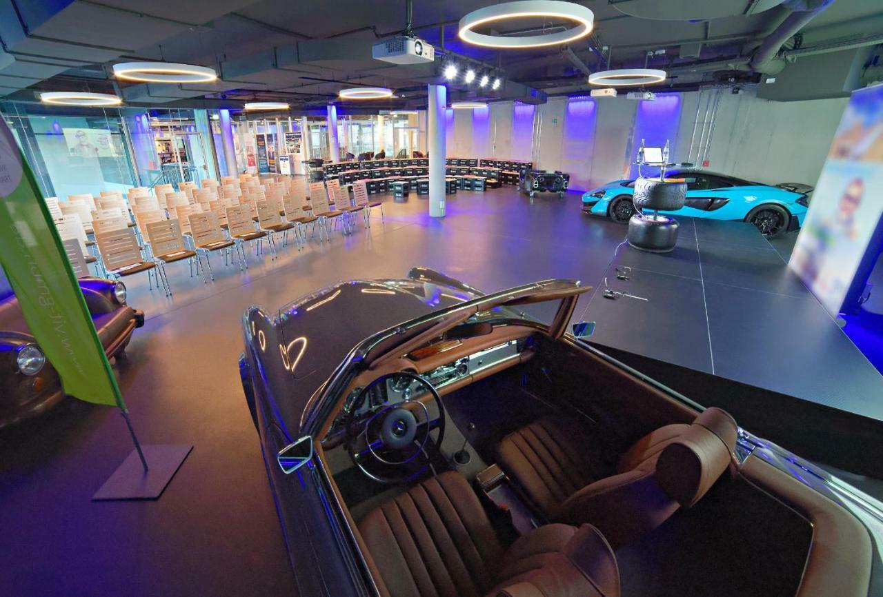 V8 Hotel Classic Motorworld Region Stuttgart Μπέμπλινγκεν Εξωτερικό φωτογραφία
